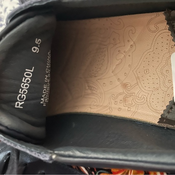 Robert Graham Black and Red Sneakers with Vibrant Design - Picture 3 of 5